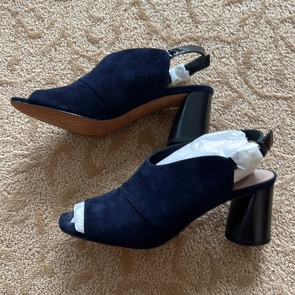 Donald Pliner NWOT navy suede heels - Picture 2 of 5